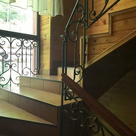 Bed and breakfast Elf-cottage